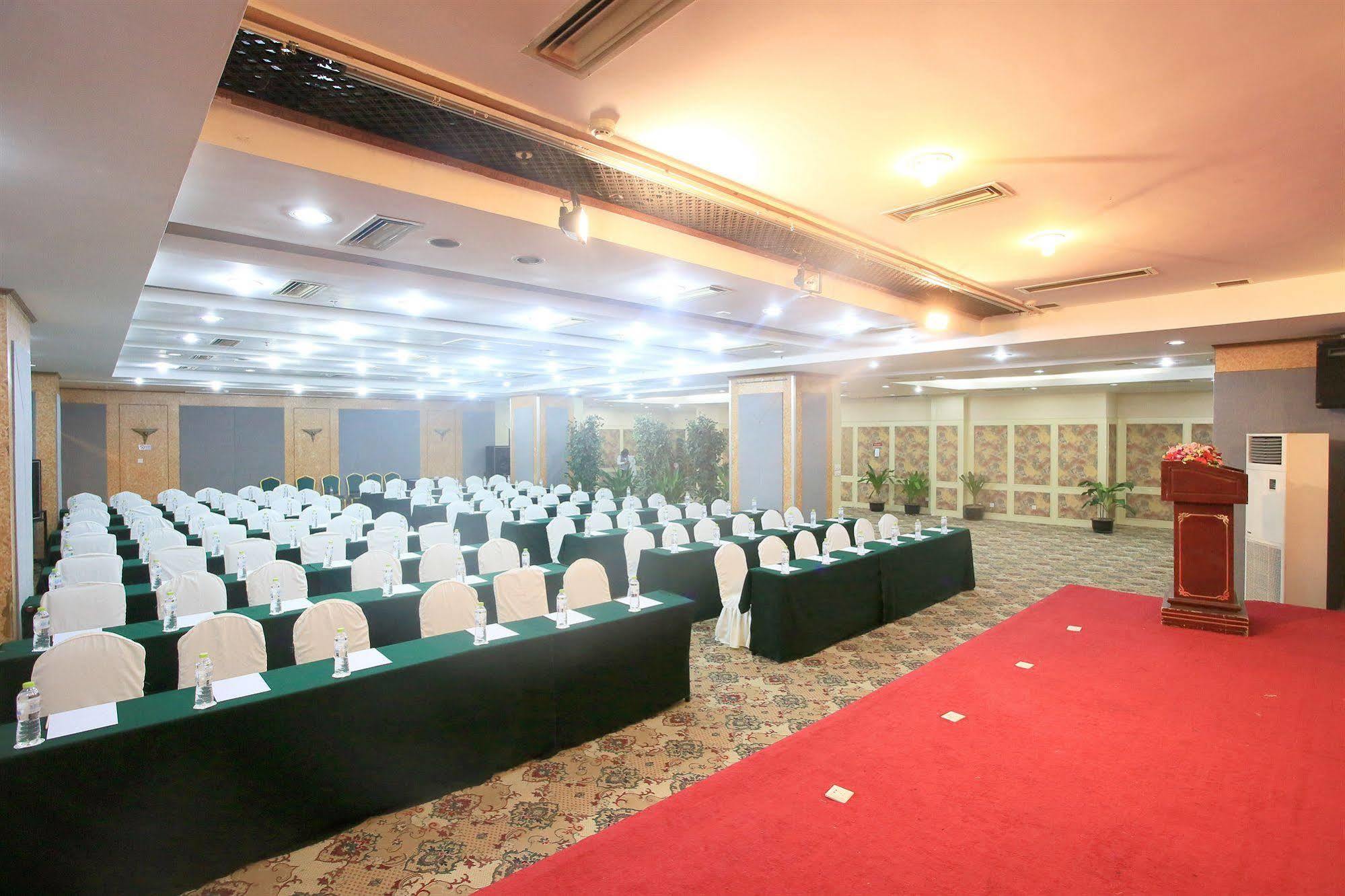 Garden City Hotel Chengdu Exterior photo